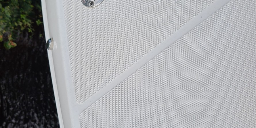 Fountain 38 center console te