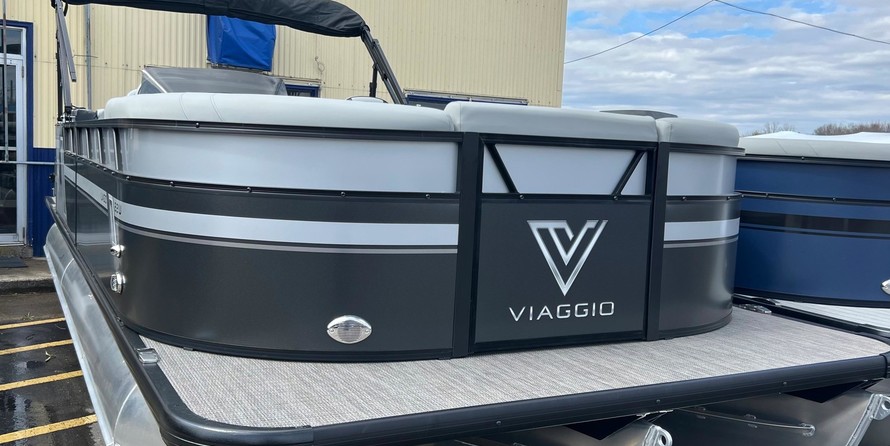 60 x 16 tri-toon passenger vessel