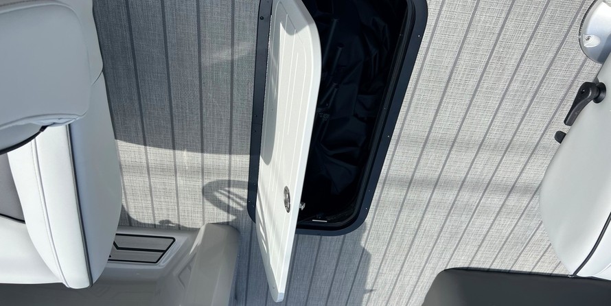 60 x 16 tri-toon passenger vessel