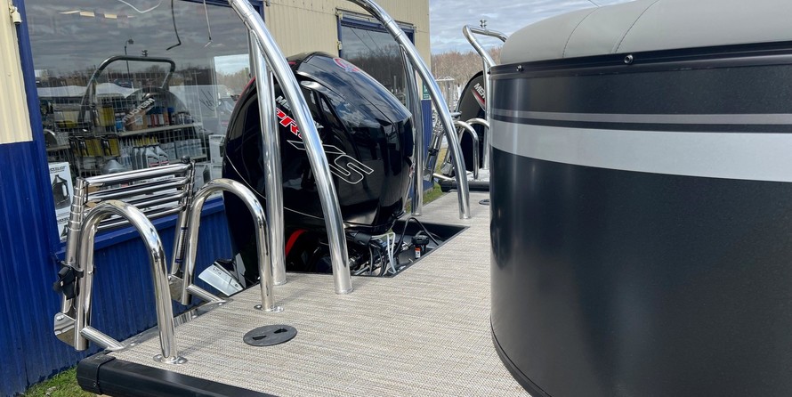 60 x 16 tri-toon passenger vessel