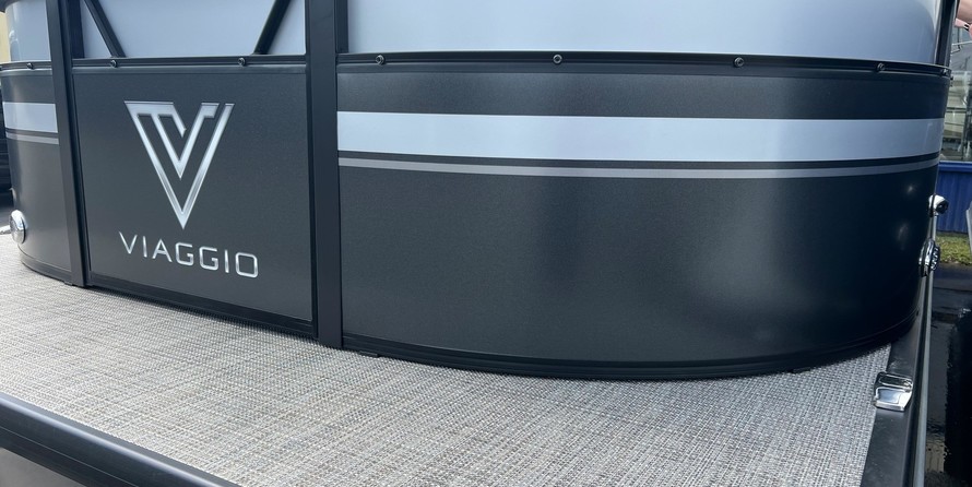 60 x 16 tri-toon passenger vessel