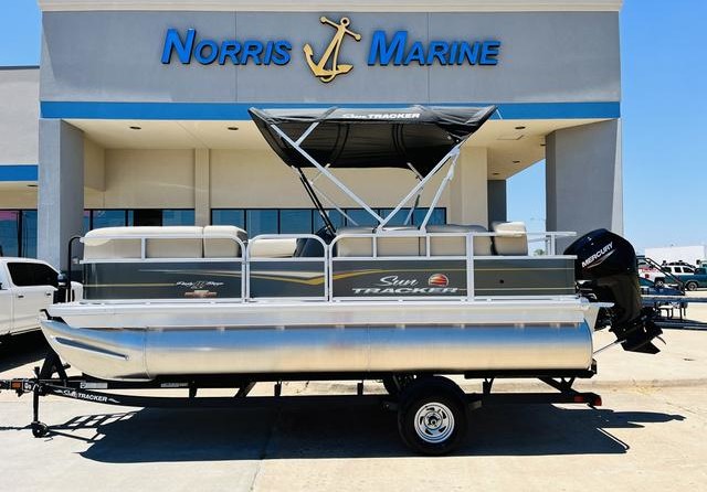 Sun Tracker Party Barge 18 DLX
