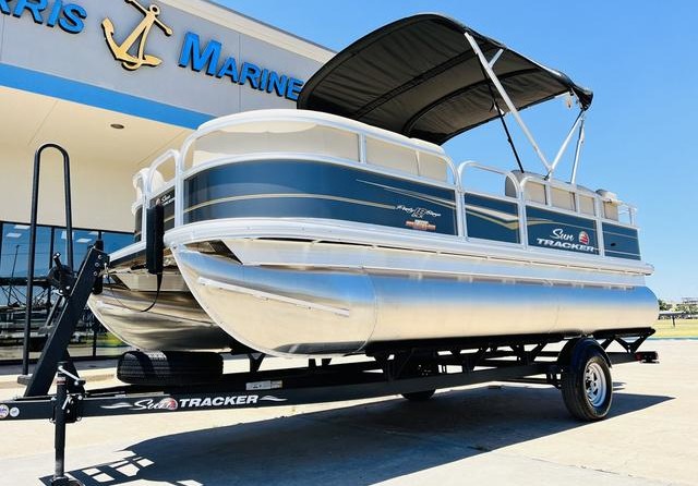 Sun Tracker Party Barge 18 DLX