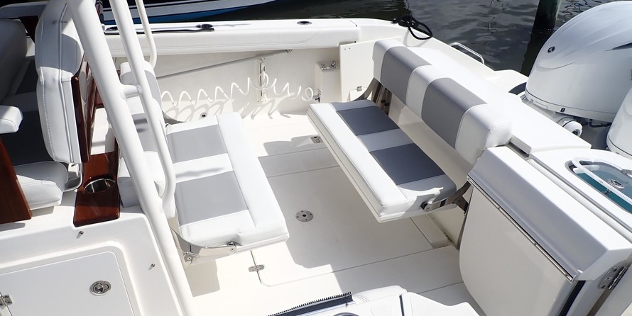 Pursuit st 310 sport