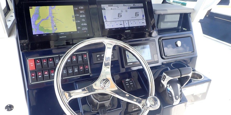 Pursuit st 310 sport