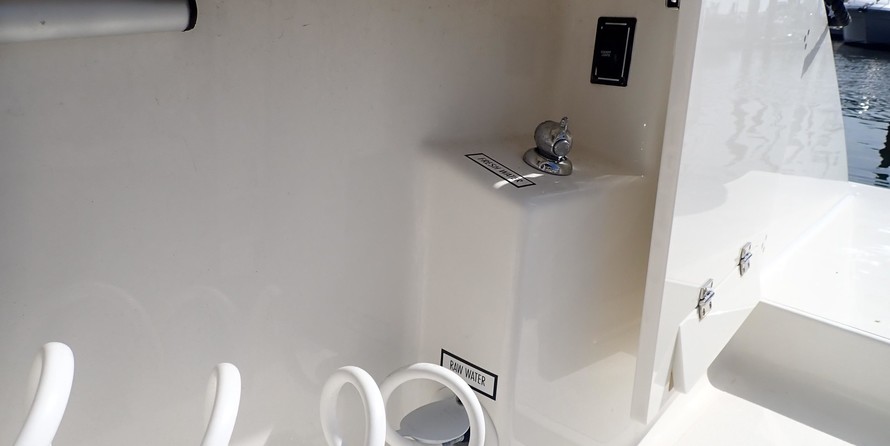 Pursuit st 310 sport