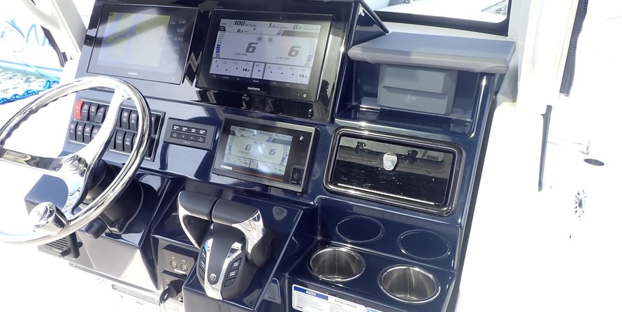 Pursuit st 310 sport