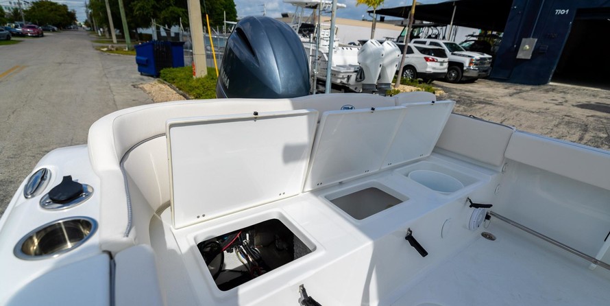 Sea Ray hunt ultra 211