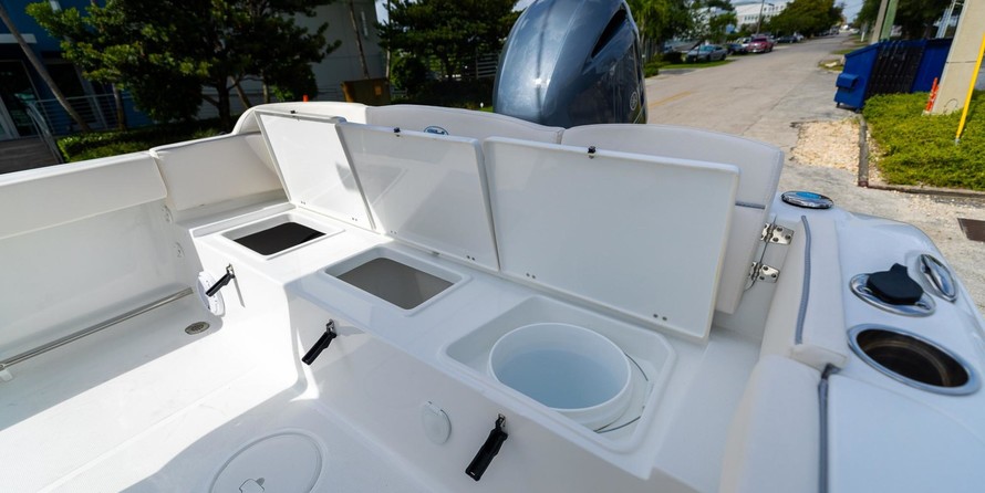 Sea Ray hunt ultra 211