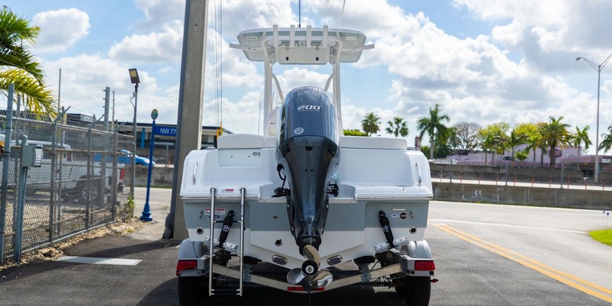 Sea Ray hunt ultra 211