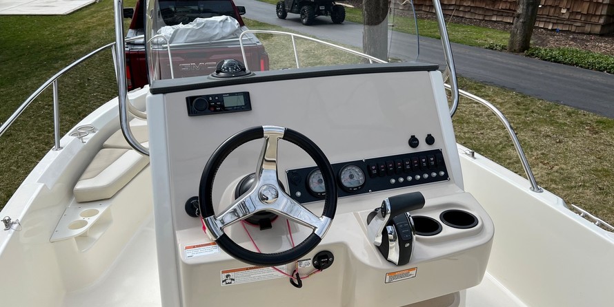 Boston Whaler 210 Dauntless