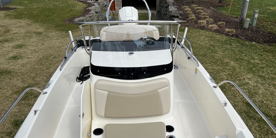 Boston Whaler 210 Dauntless