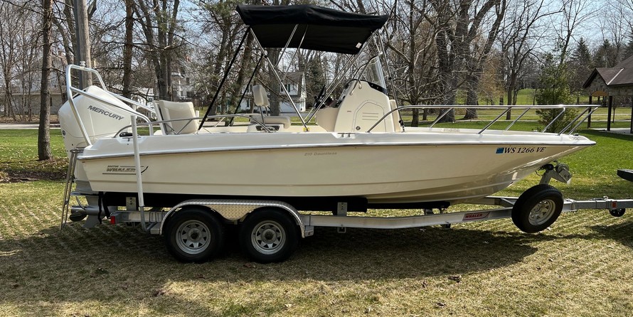 Boston Whaler 210 Dauntless
