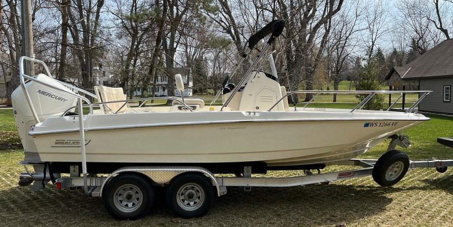 Boston Whaler 210 Dauntless