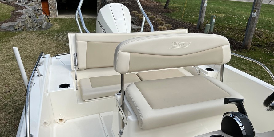 Boston Whaler 210 Dauntless
