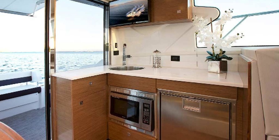 Cruisers Yachts 42 Cantius