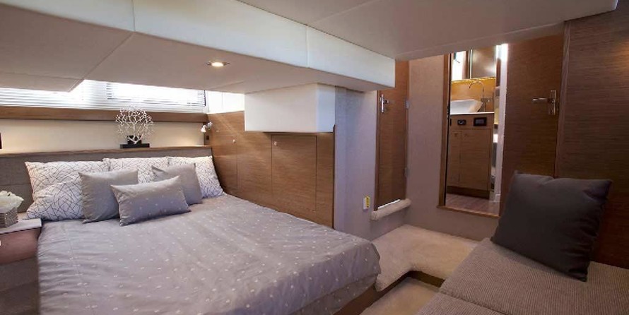 Cruisers Yachts 42 Cantius