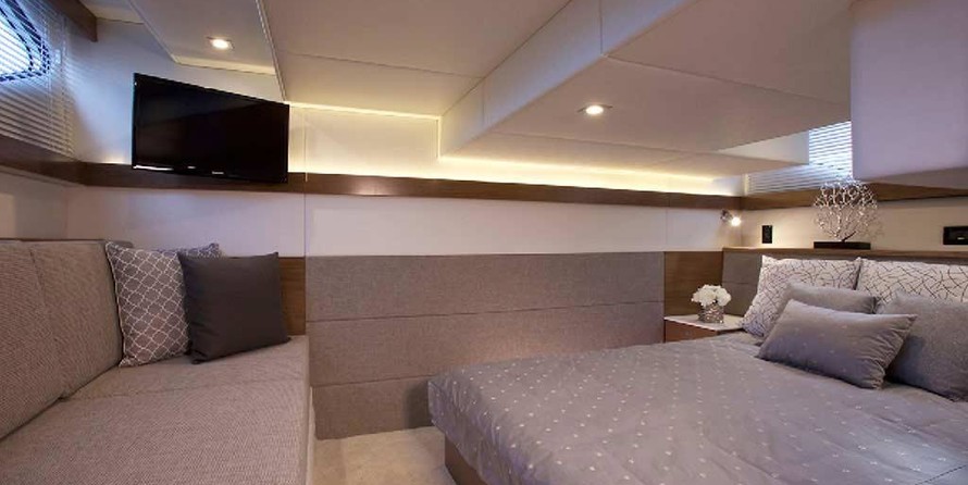 Cruisers Yachts 42 Cantius