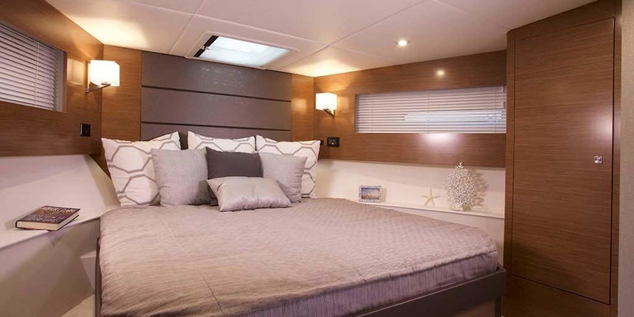 Cruisers Yachts 42 Cantius