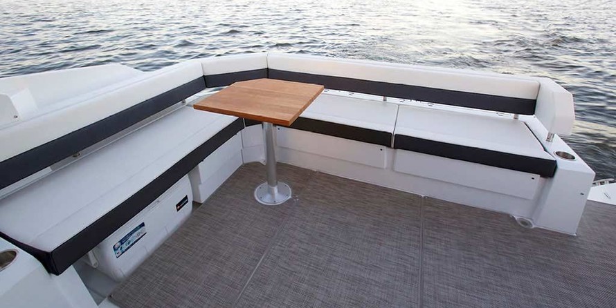 Cruisers Yachts 42 Cantius