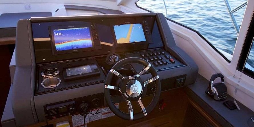 Cruisers Yachts 42 Cantius