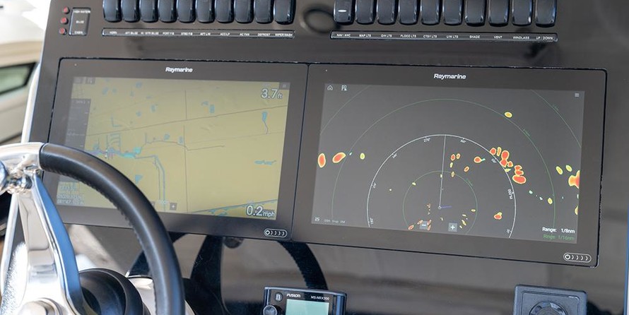 Boston Whaler 350 Realm