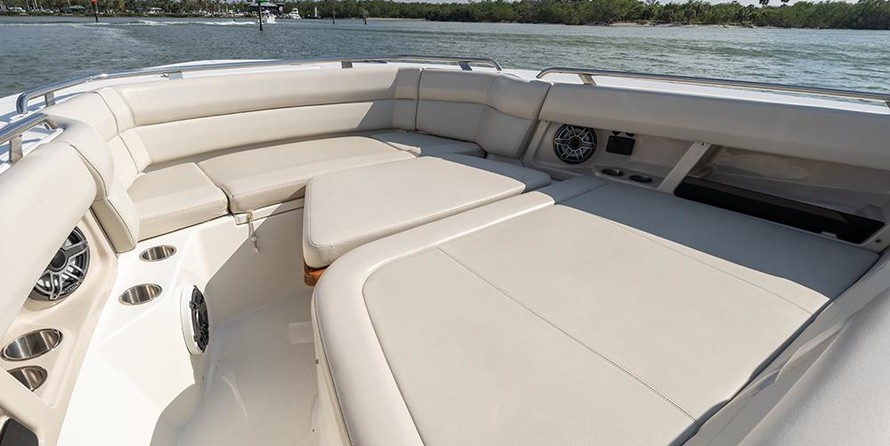Boston Whaler 350 Realm