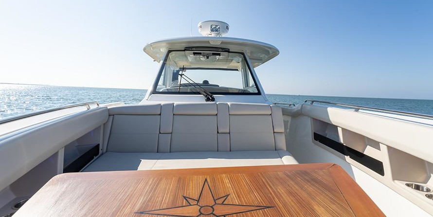 Boston Whaler 350 Realm