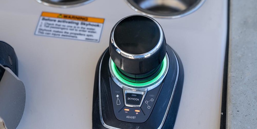 Boston Whaler 350 Realm