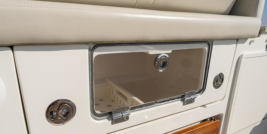 Boston Whaler 350 Realm