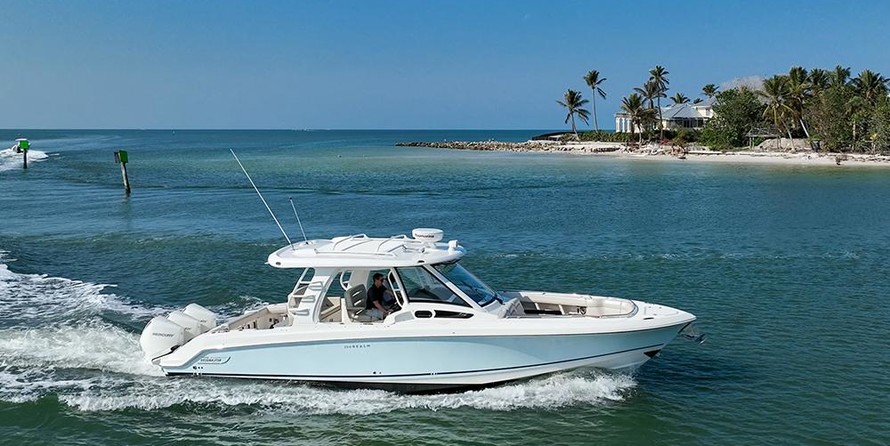 Boston Whaler 350 Realm