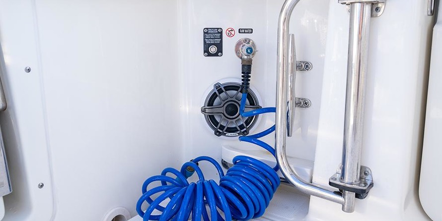 Boston Whaler 350 Realm