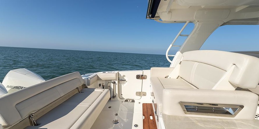 Boston Whaler 350 Realm