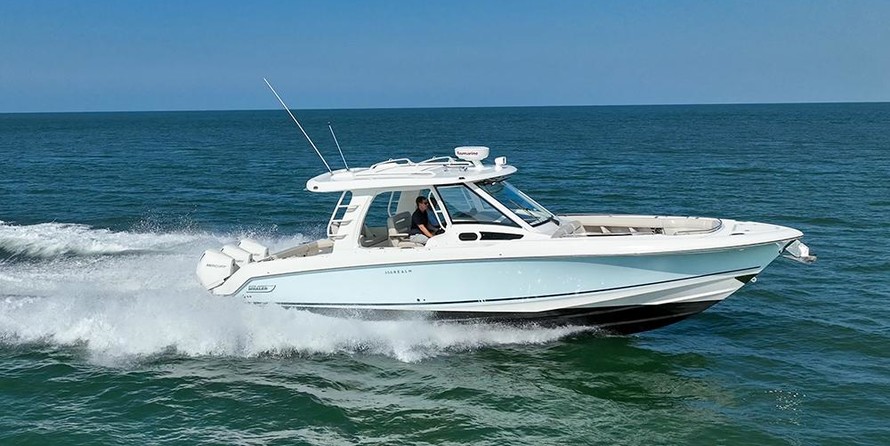 Boston Whaler 350 Realm