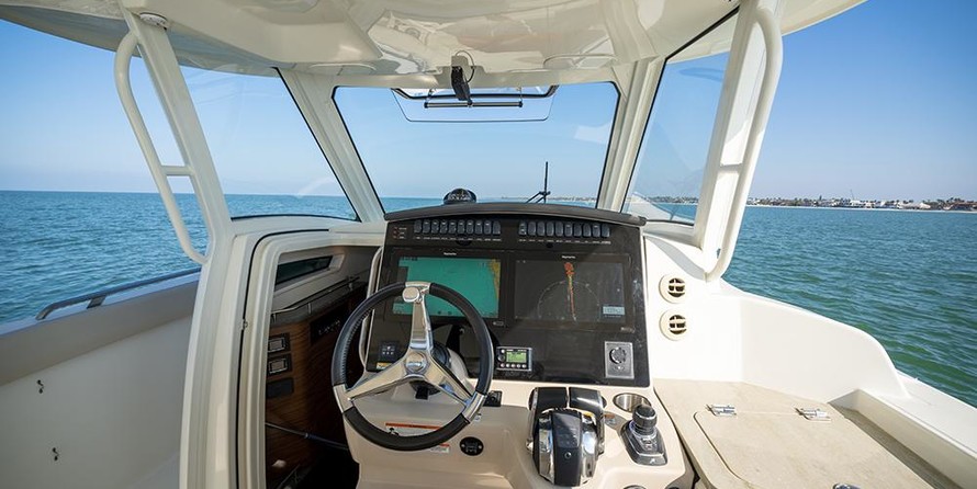 Boston Whaler 350 Realm