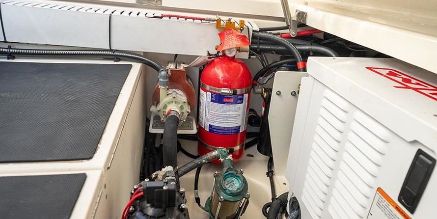 Boston Whaler 350 Realm