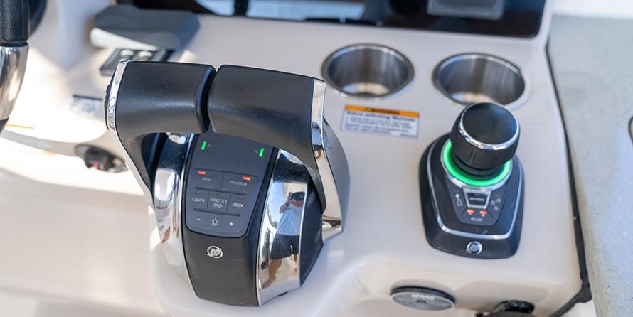 Boston Whaler 350 Realm