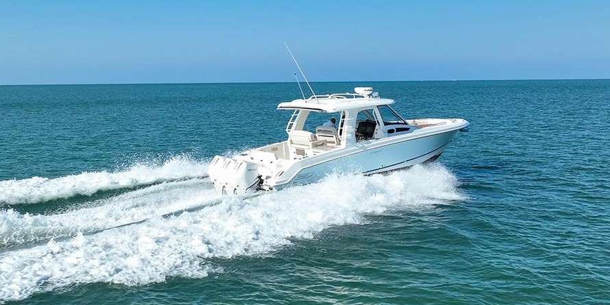 Boston Whaler 350 Realm