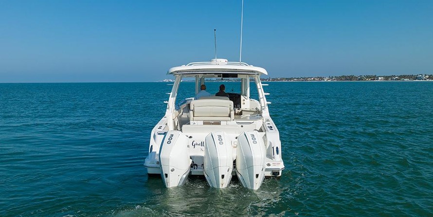 Boston Whaler 350 Realm