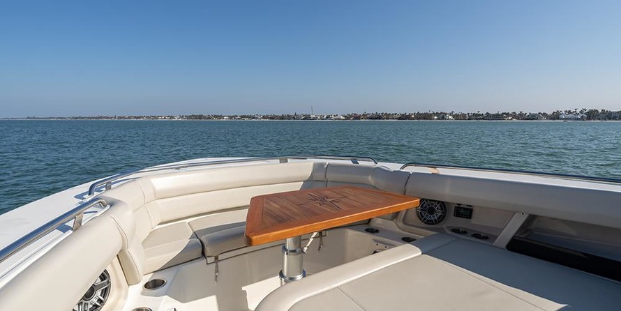 Boston Whaler 350 Realm