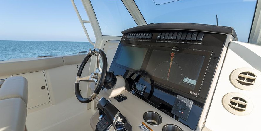 Boston Whaler 350 Realm