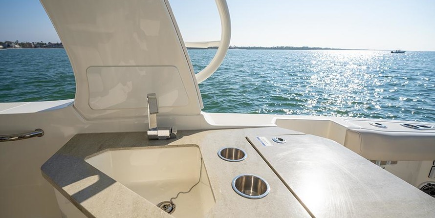 Boston Whaler 350 Realm