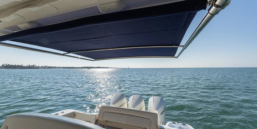 Boston Whaler 350 Realm