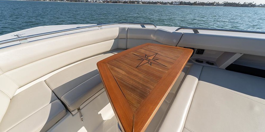 Boston Whaler 350 Realm