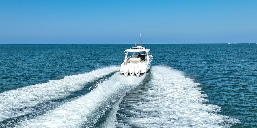 Boston Whaler 350 Realm