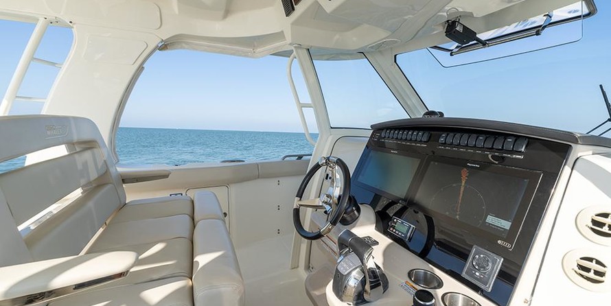 Boston Whaler 350 Realm