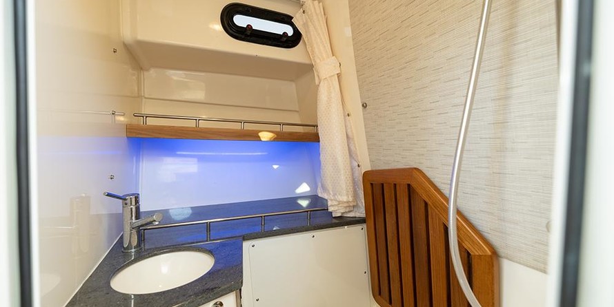 Boston Whaler 350 Realm