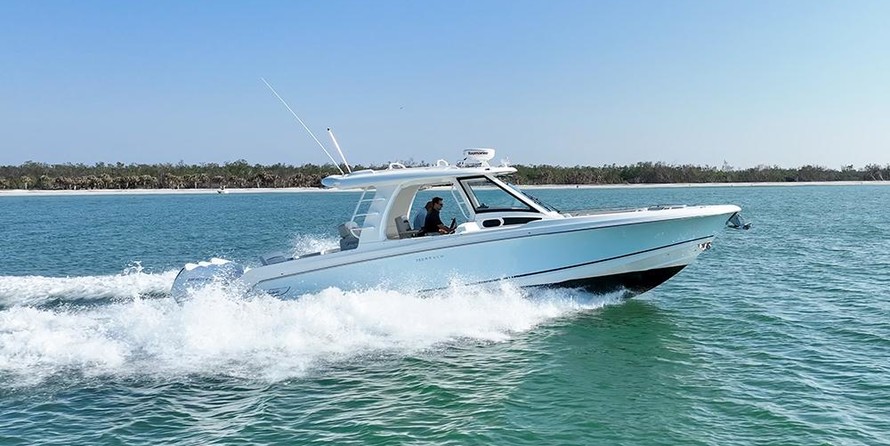 Boston Whaler 350 Realm