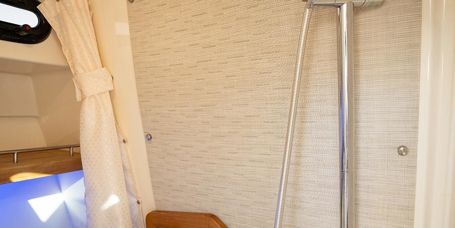 Boston Whaler 350 Realm