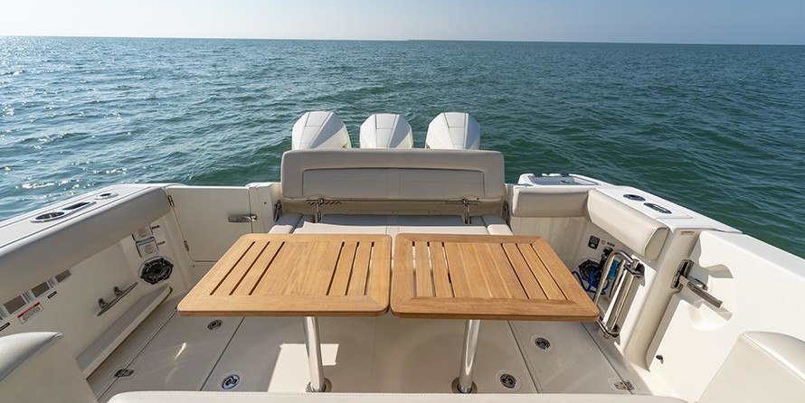 Boston Whaler 350 Realm